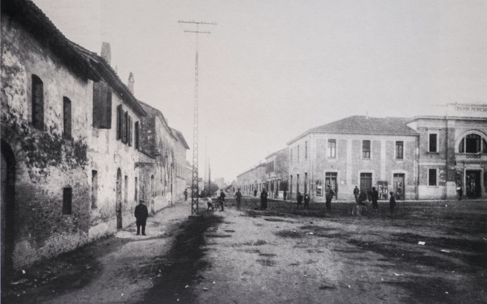 Piazza Baracca, la porta della città