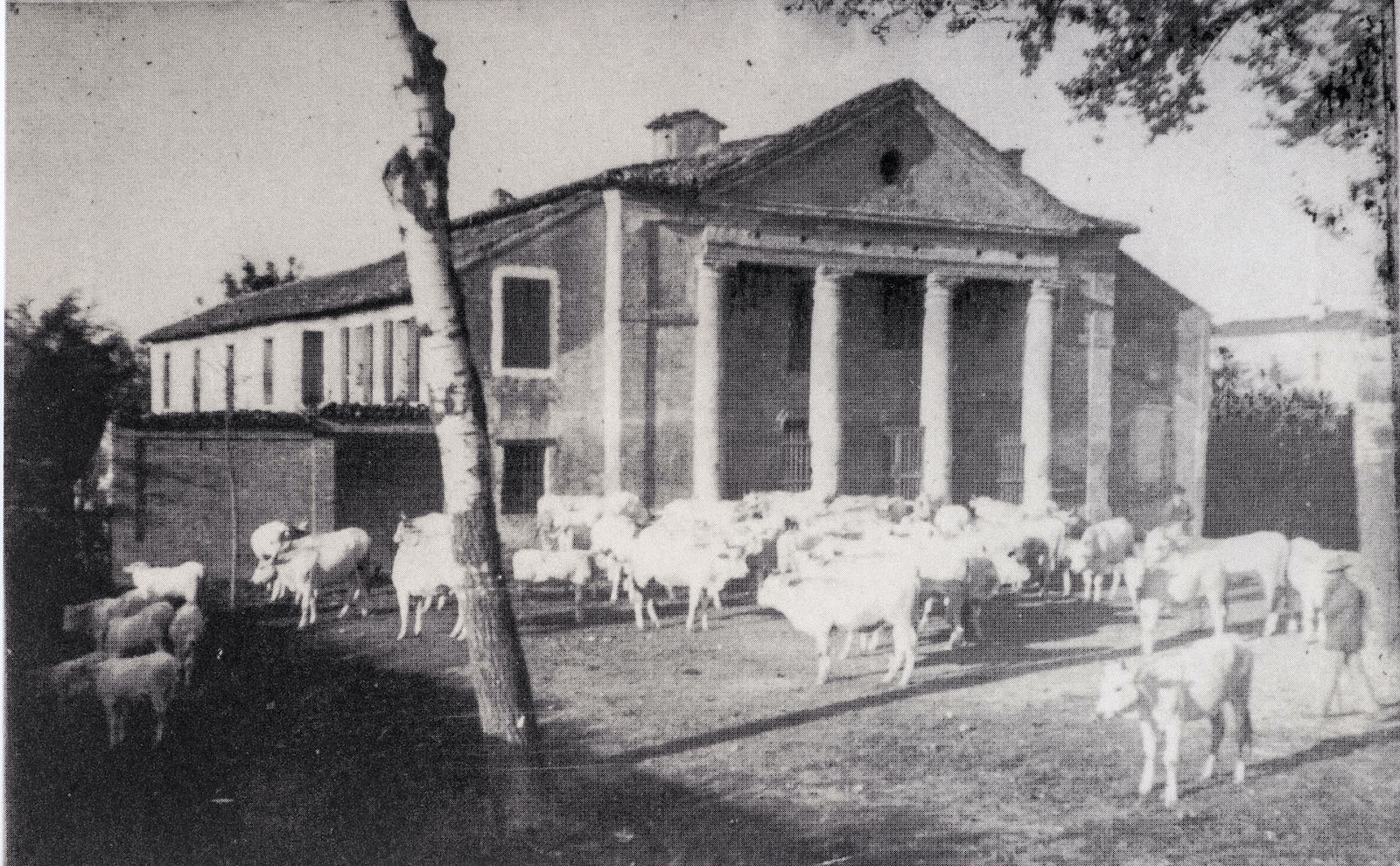 Piazza Baracca, la porta della città