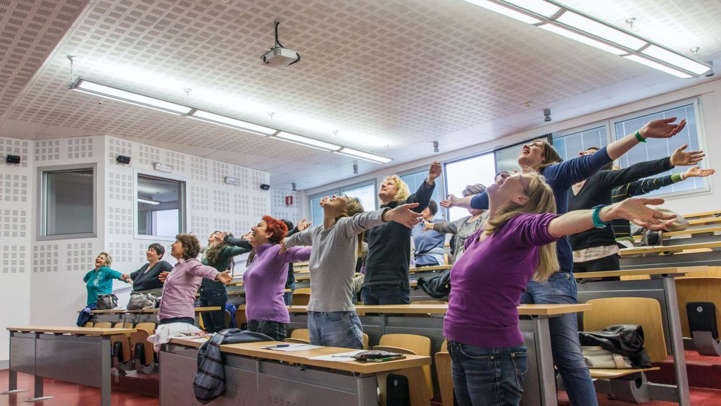 Yoga della risata per stare bene